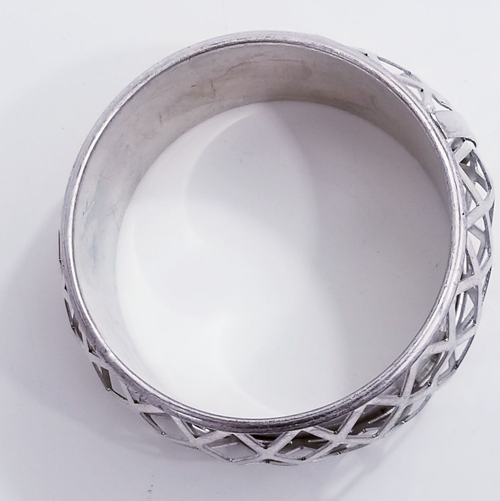 JESSICA SIMPSON Lattice Bangle Bracelet Silver - Picture 3 of 5